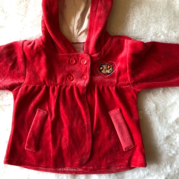 Baby girl two piece outfit hooded shirt size 6-9 months red and beige - Picture 5 of 9